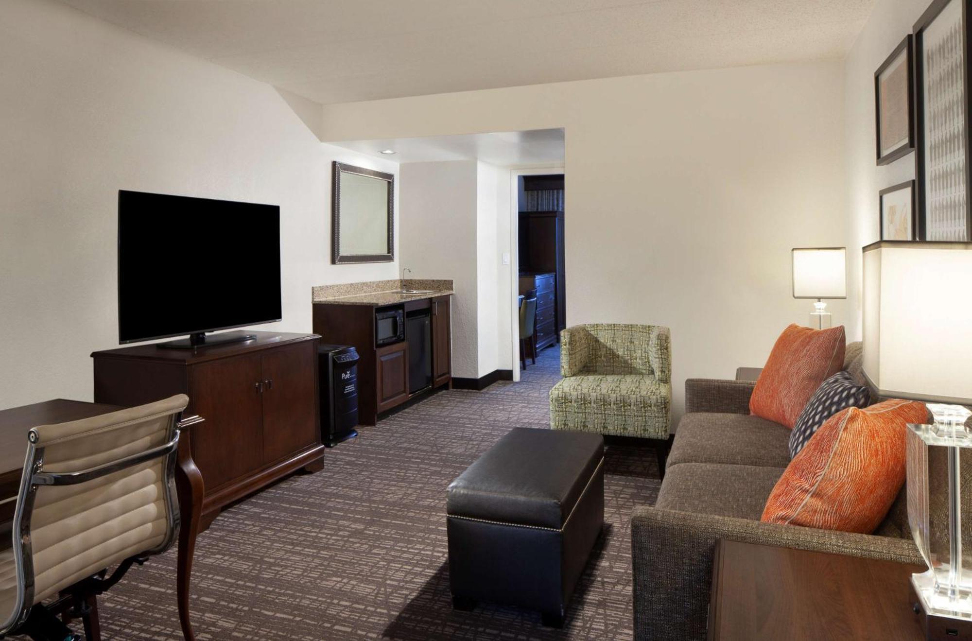 Embassy Suites By Hilton Philadelphia Airport Exterior foto