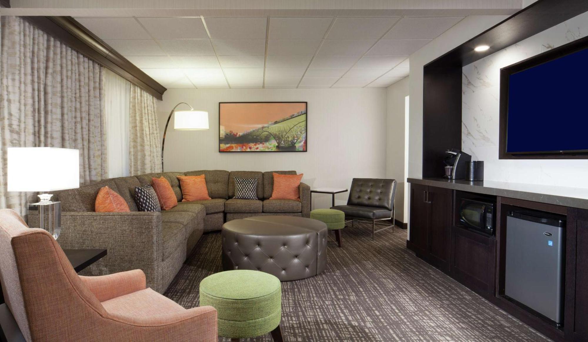 Embassy Suites By Hilton Philadelphia Airport Exterior foto
