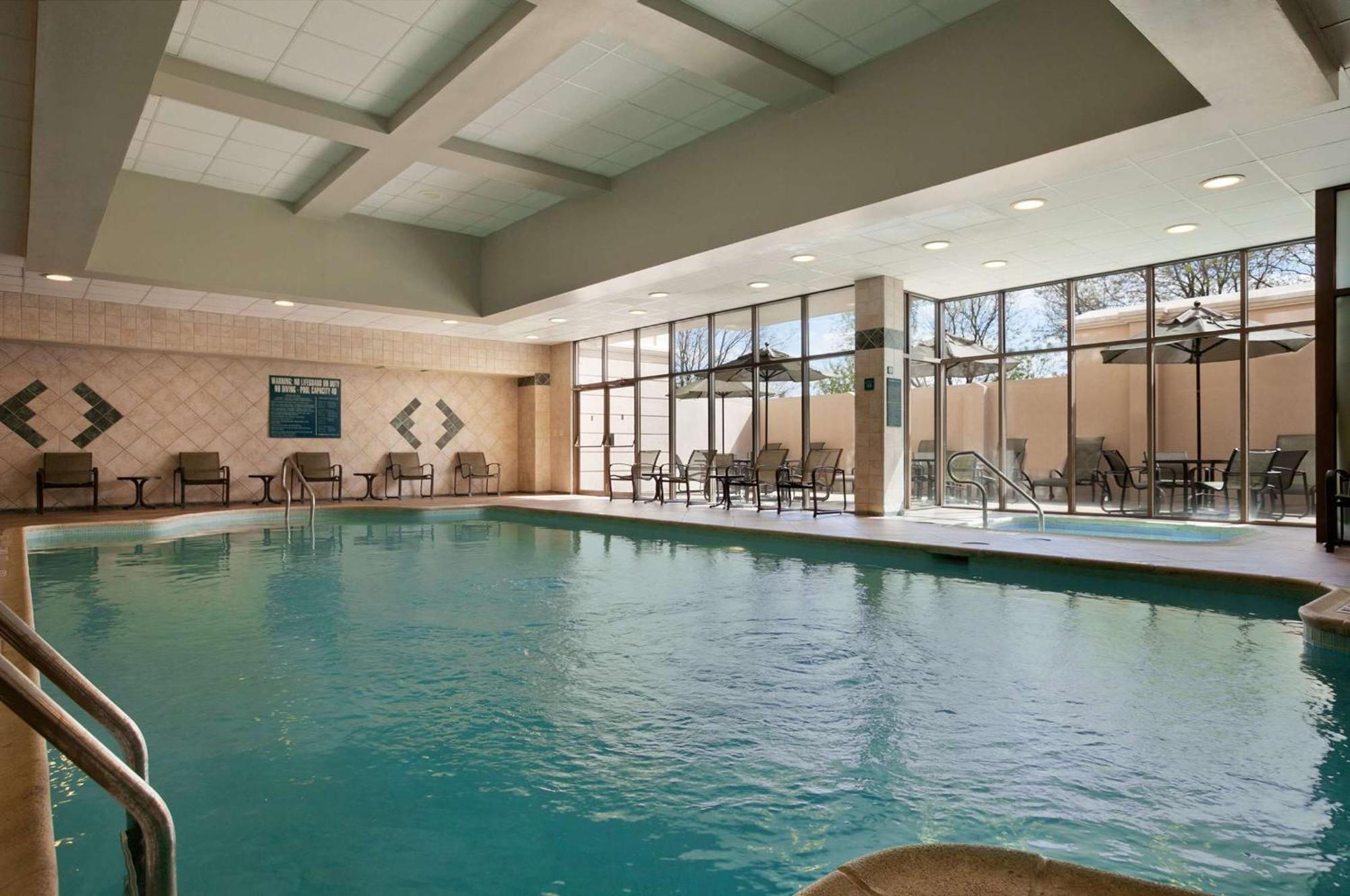 Embassy Suites By Hilton Philadelphia Airport Exterior foto