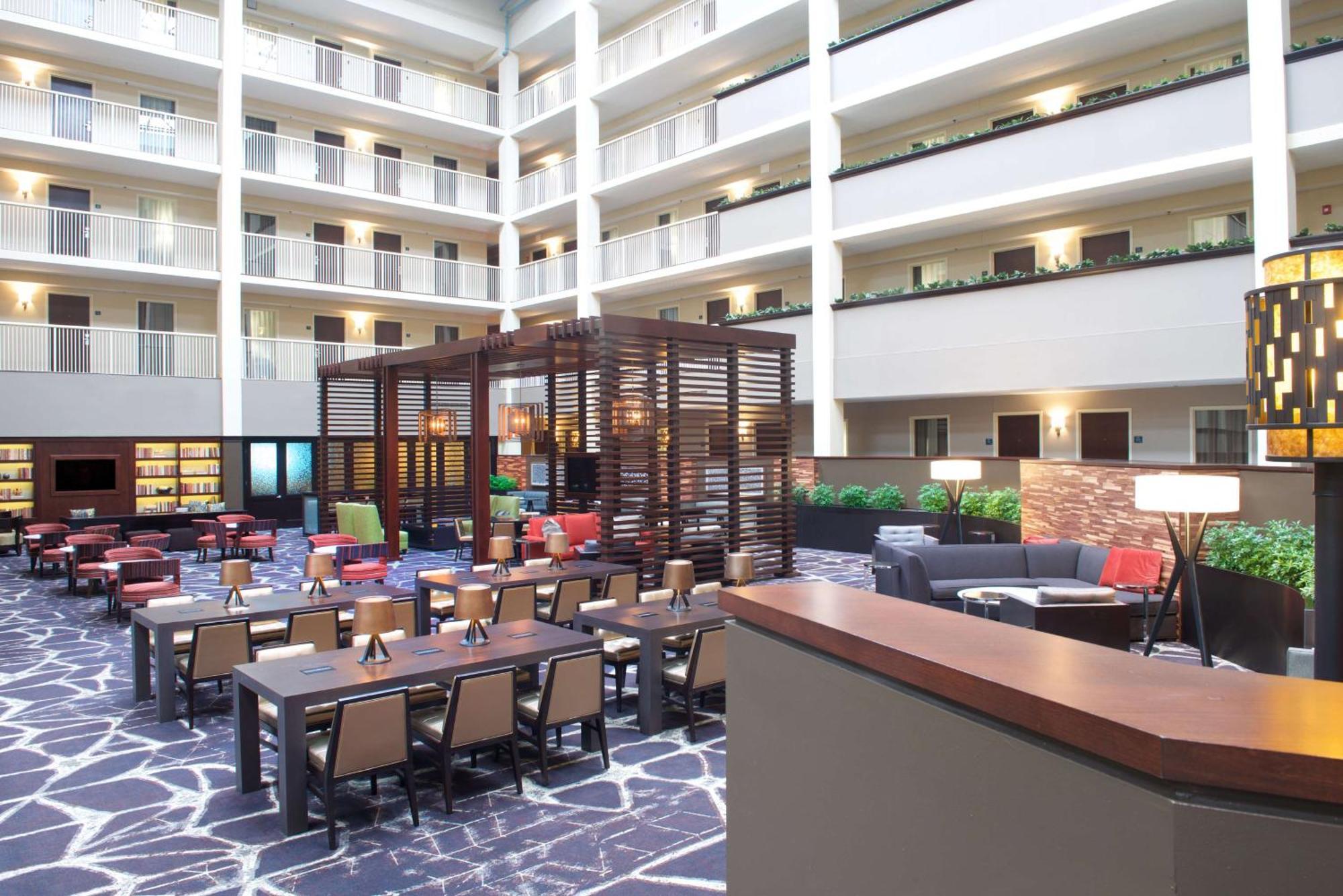 Embassy Suites By Hilton Philadelphia Airport Exterior foto