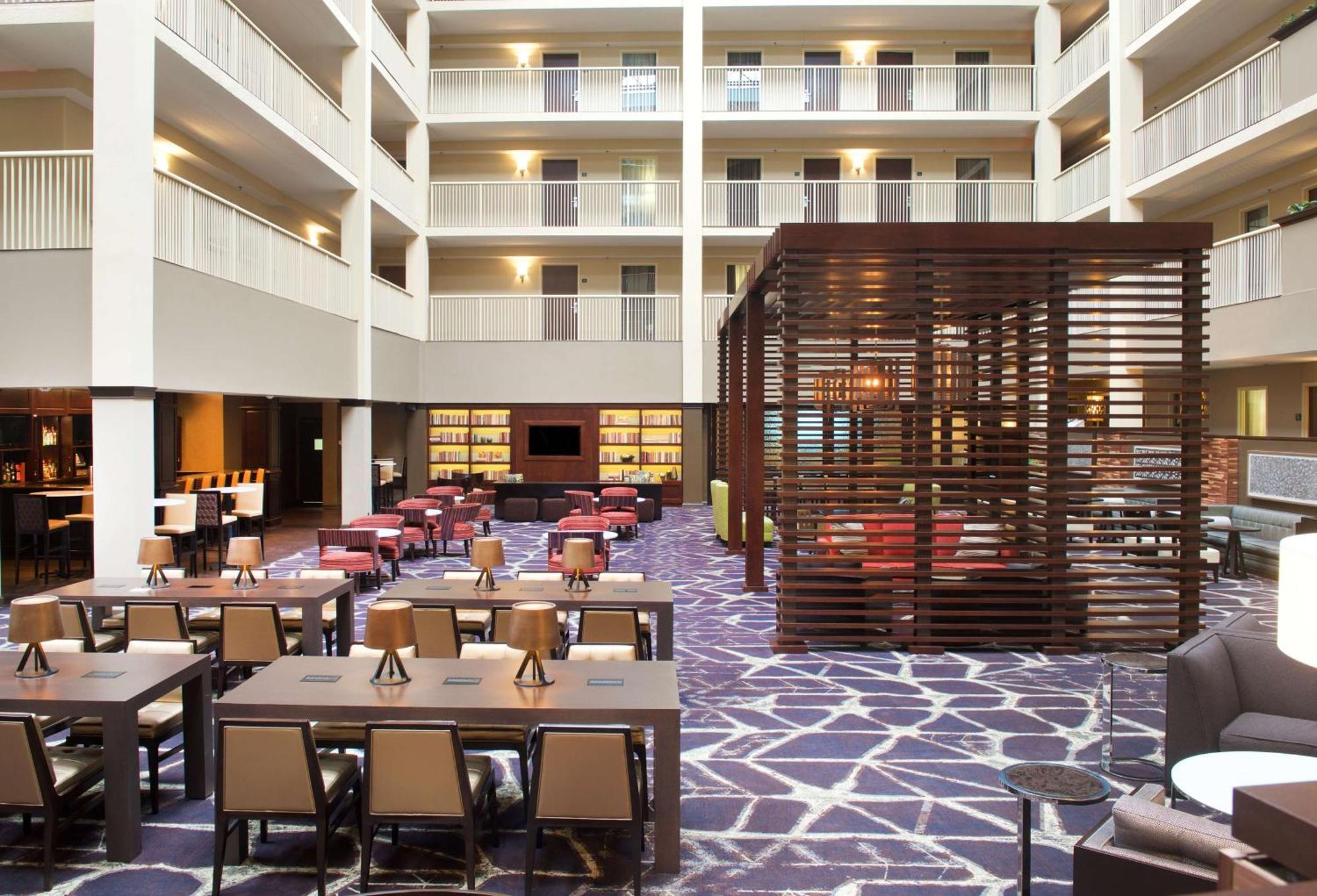 Embassy Suites By Hilton Philadelphia Airport Exterior foto