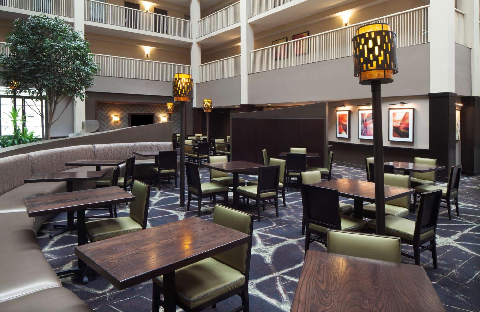 Embassy Suites By Hilton Philadelphia Airport Exterior foto