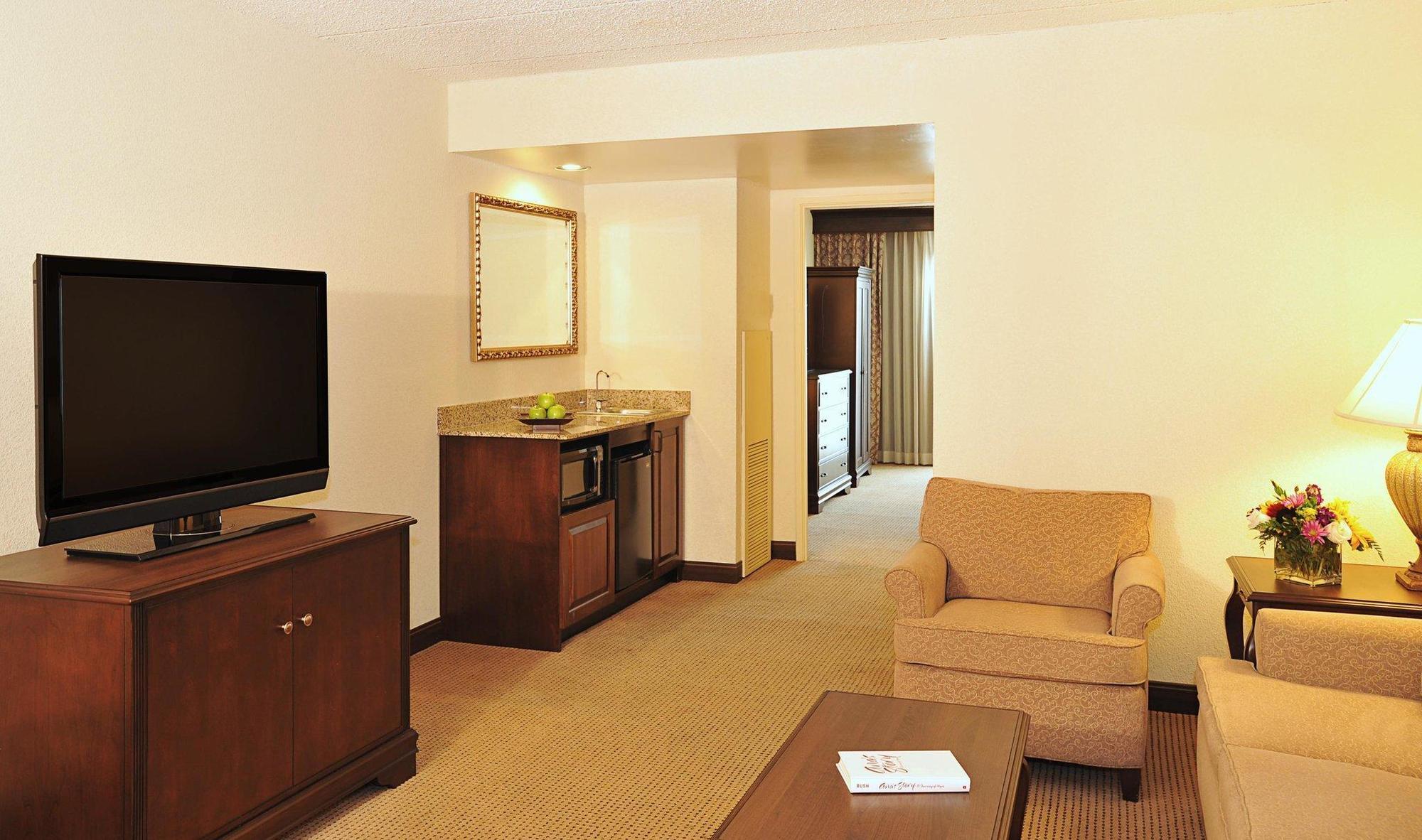 Embassy Suites By Hilton Philadelphia Airport Exterior foto